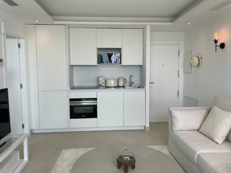 0257f5ed-b18e-4da5-ba87-d4f185102de7