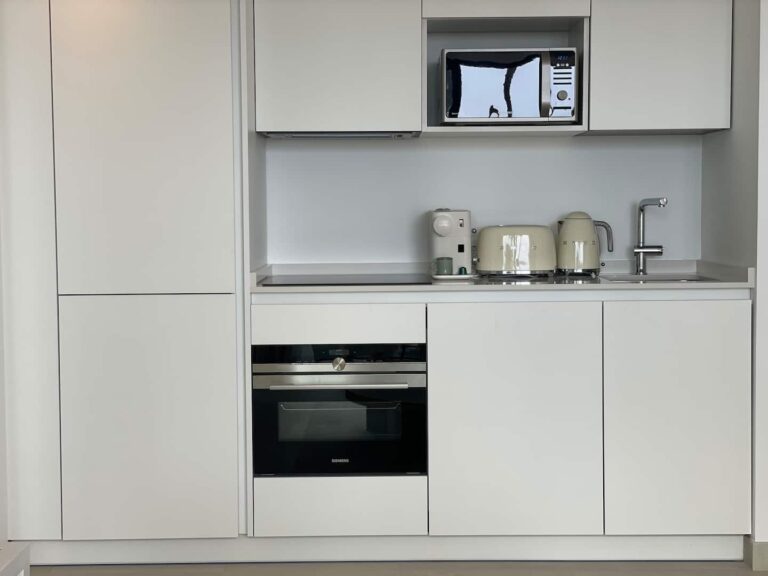 17bb4102-ef1c-42d2-bc43-8c1522a591a0