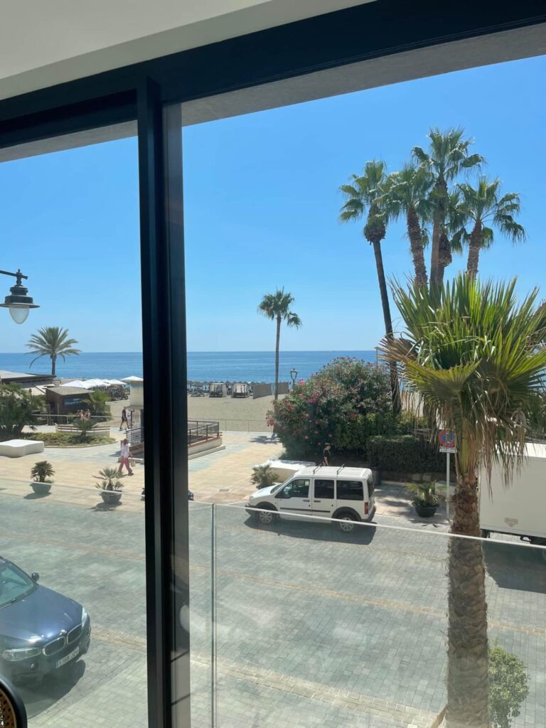 aca115d4-d235-49e1-bf37-cb5a6e934496